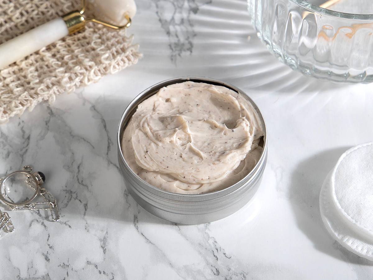 Creme de la Creme Natural Hand cream with organic bourbon vanilla, macadamia oil and colloidal oatmeal.