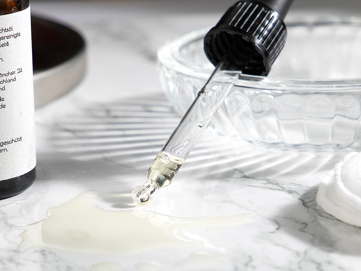 natural facial oil with rose geranium essential oil