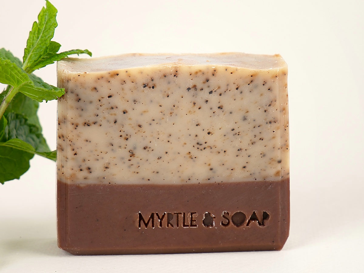 Handmade Morning Coffee natural soap with peppermint and ground coffee for exfoliation. Vegan and packaged in an eco-friendly paper bag. Handgemachte Naturseife mir Pfefferminzöl und gemahlenem Kaffee.