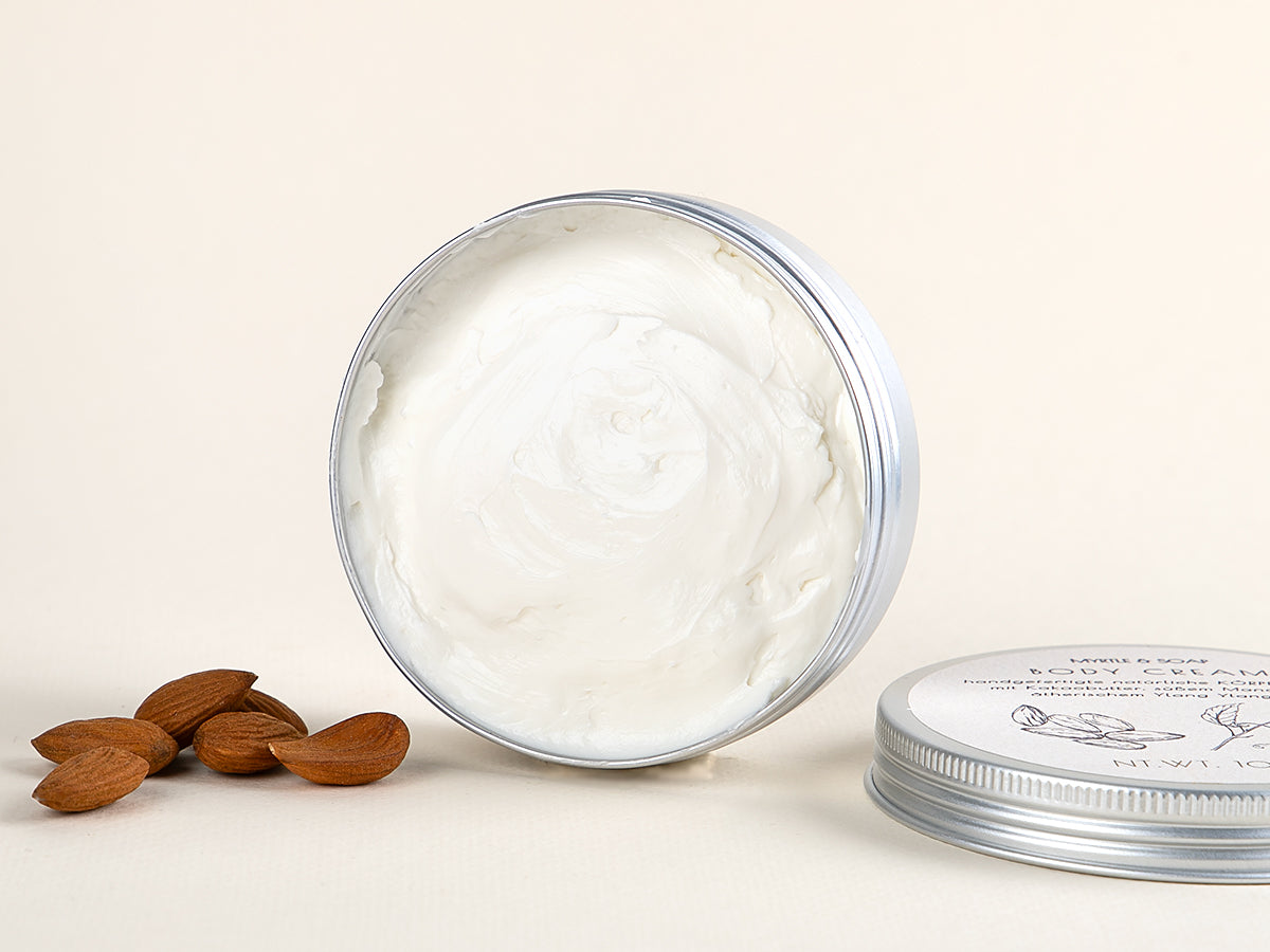 Ylang ylang body cream with cocoa butter and sweet almond oil. 