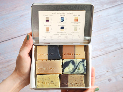 Soap Assortment Gift Box with six handmade natural mini soaps. Geschenkbox mit sechs handgefertigten natürlichen Mini-Seifen. 